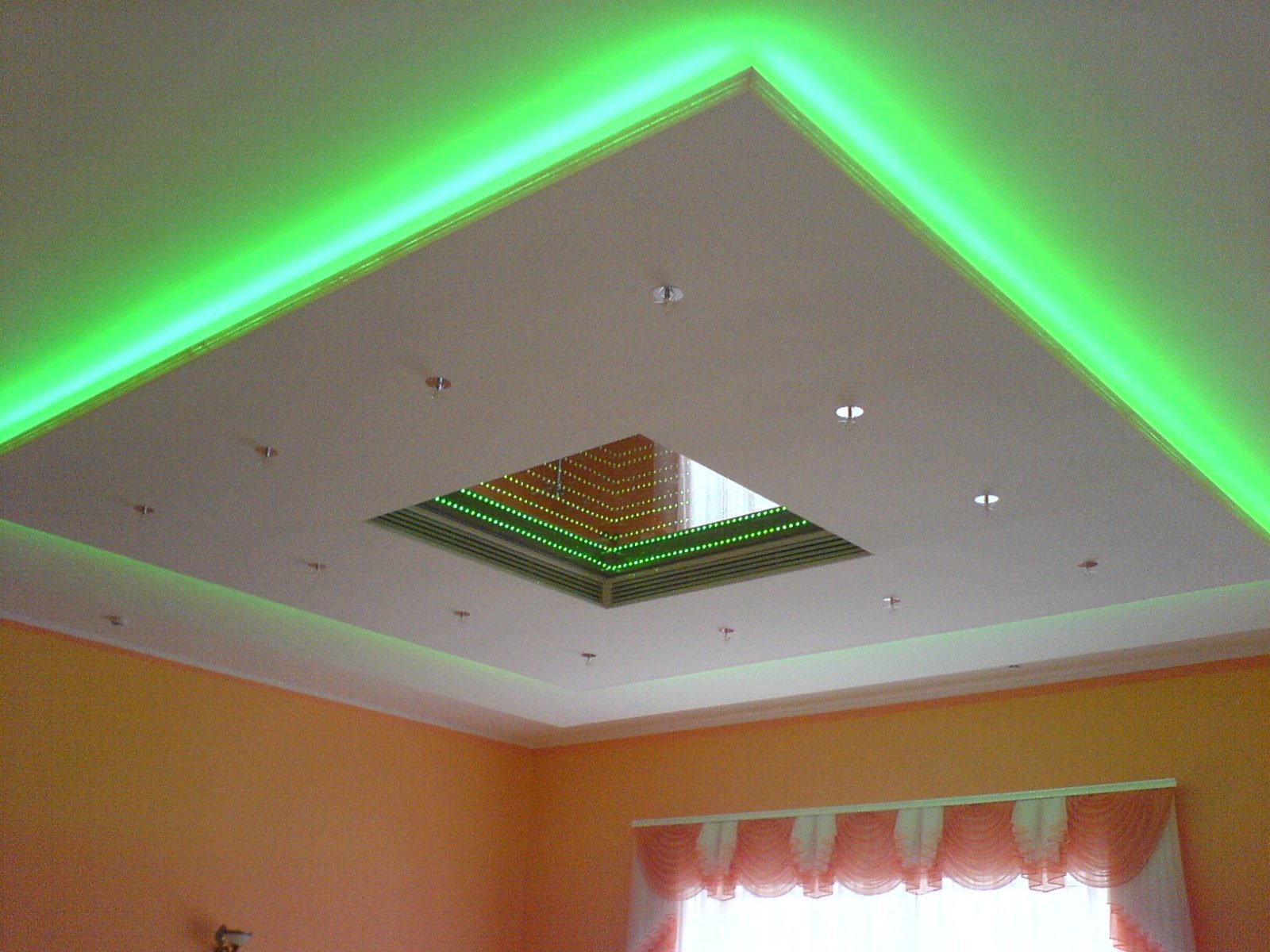 Красивые потолки с подсветкой (43 фото)