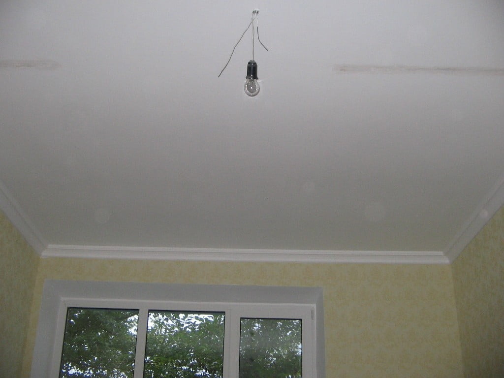 Пятна на потолке после покраски